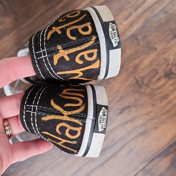 Lion King painted Vans size 6.5 womens - Picture 2 of 3